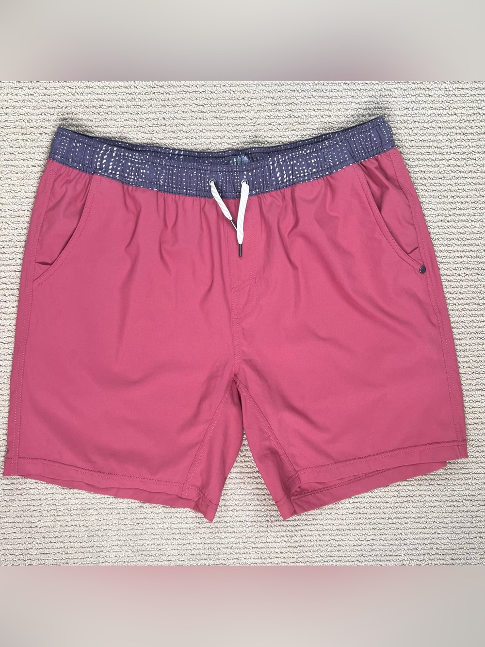 Vuori Shorts Men's Kore XL Salmon Color 7" Inseam Lined Gym Pockets